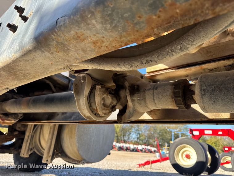 image for item DW6663 1996 International Paystar 5000 fertilizer delivery truck