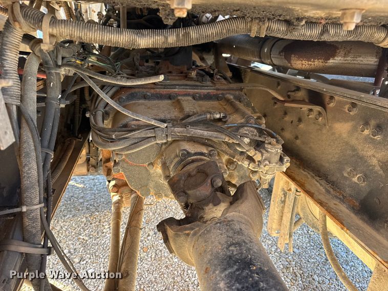 image for item DW6663 1996 International Paystar 5000 fertilizer delivery truck