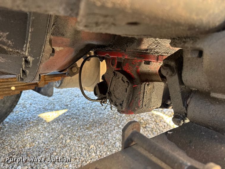 image for item DW6663 1996 International Paystar 5000 fertilizer delivery truck