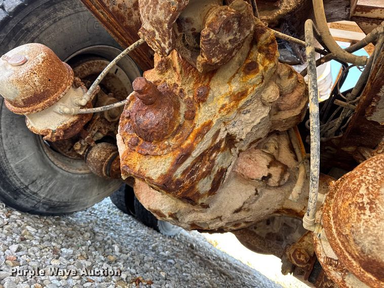 image for item DW6663 1996 International Paystar 5000 fertilizer delivery truck