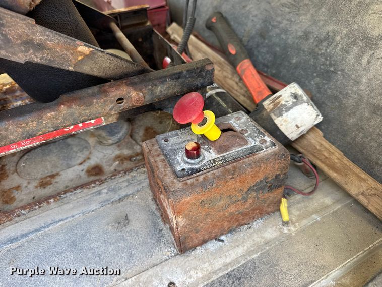 image for item DW6663 1996 International Paystar 5000 fertilizer delivery truck