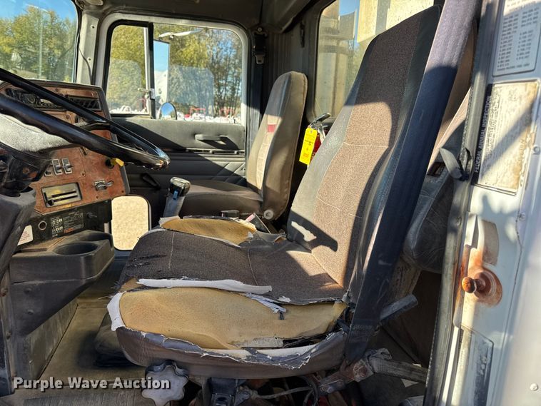 image for item DW6663 1996 International Paystar 5000 fertilizer delivery truck