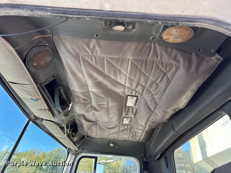 image for item DW6663 1996 International Paystar 5000 fertilizer delivery truck