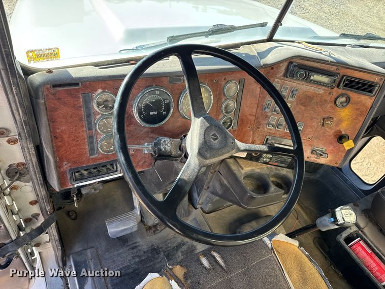 image for item DW6663 1996 International Paystar 5000 fertilizer delivery truck