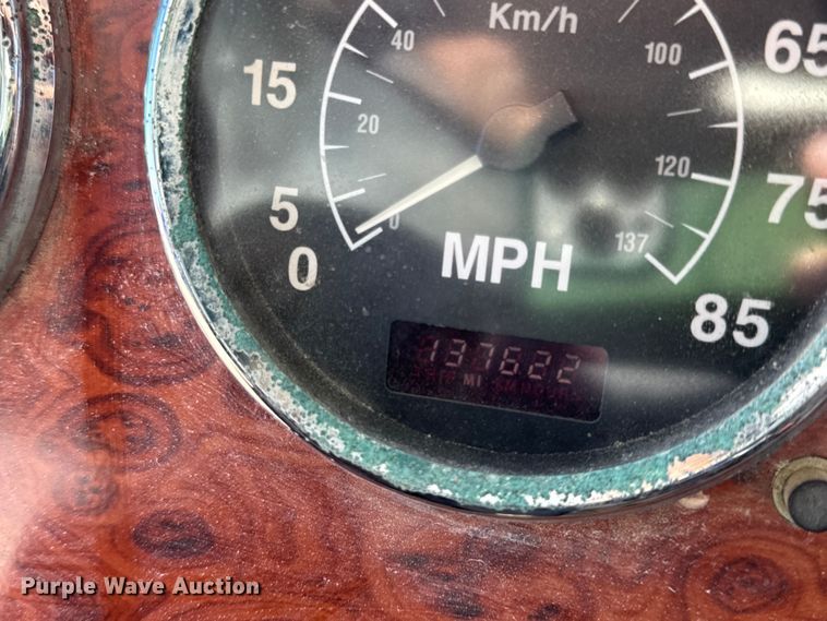 image for item DW6663 1996 International Paystar 5000 fertilizer delivery truck