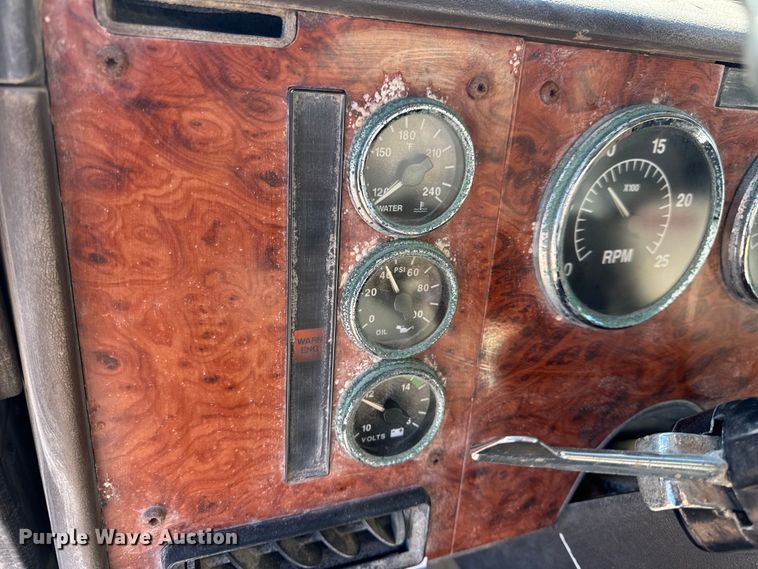 image for item DW6663 1996 International Paystar 5000 fertilizer delivery truck