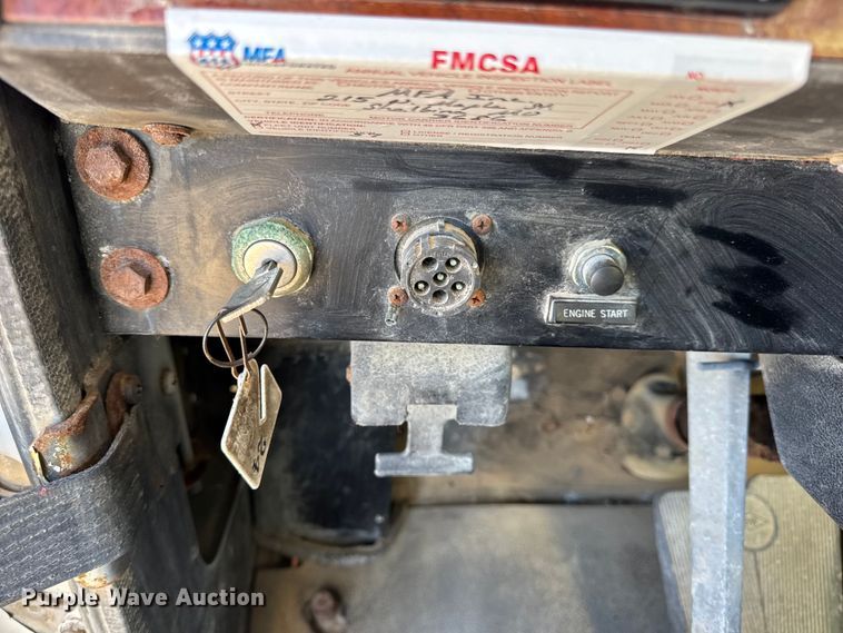 image for item DW6663 1996 International Paystar 5000 fertilizer delivery truck