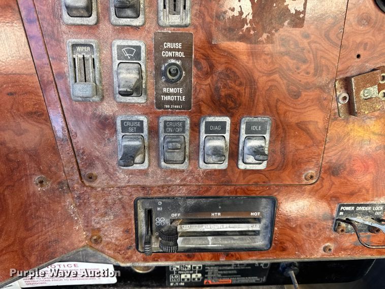 image for item DW6663 1996 International Paystar 5000 fertilizer delivery truck