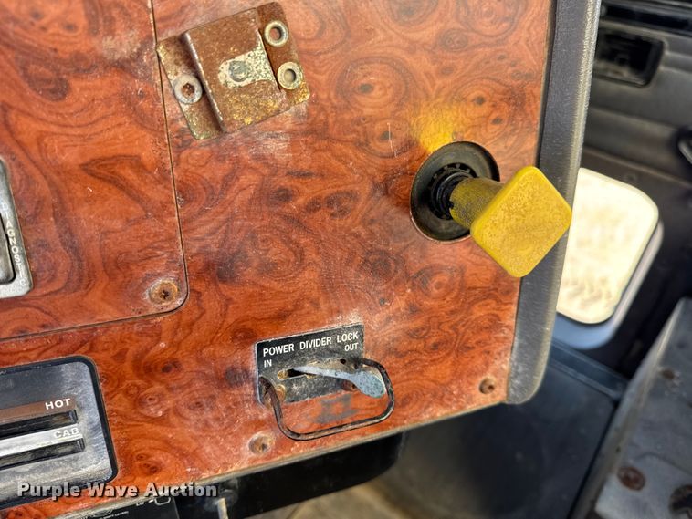 image for item DW6663 1996 International Paystar 5000 fertilizer delivery truck