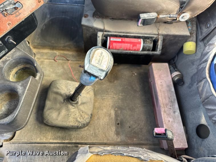 image for item DW6663 1996 International Paystar 5000 fertilizer delivery truck