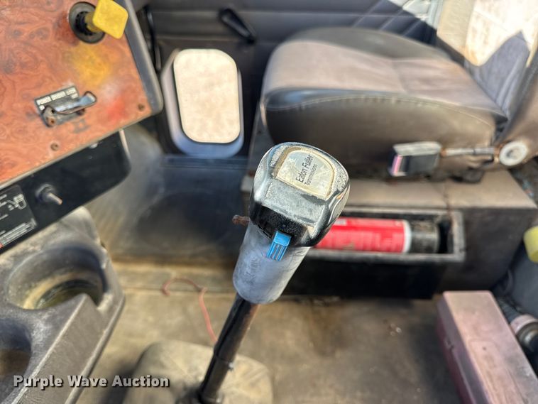 image for item DW6663 1996 International Paystar 5000 fertilizer delivery truck