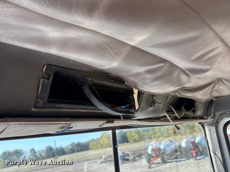 image for item DW6663 1996 International Paystar 5000 fertilizer delivery truck