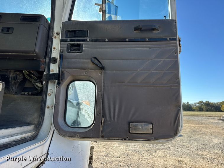 image for item DW6663 1996 International Paystar 5000 fertilizer delivery truck