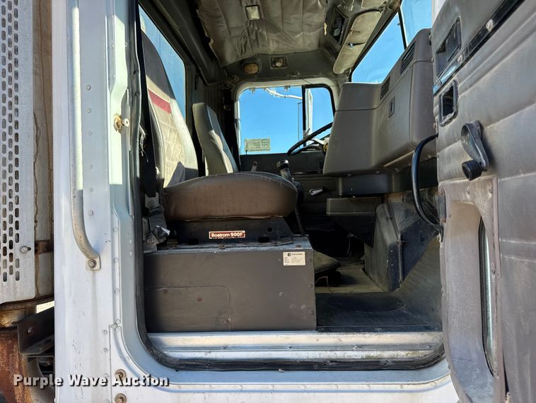 image for item DW6663 1996 International Paystar 5000 fertilizer delivery truck