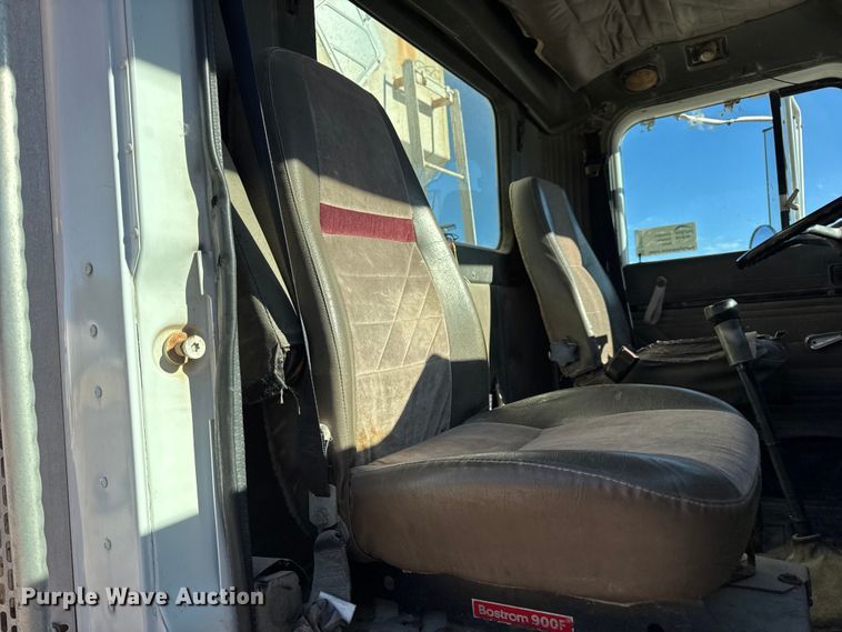 image for item DW6663 1996 International Paystar 5000 fertilizer delivery truck