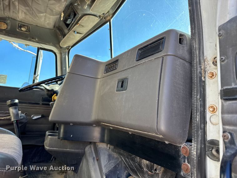 image for item DW6663 1996 International Paystar 5000 fertilizer delivery truck