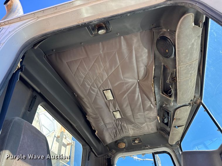 image for item DW6663 1996 International Paystar 5000 fertilizer delivery truck