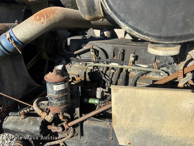 image for item DW6663 1996 International Paystar 5000 fertilizer delivery truck