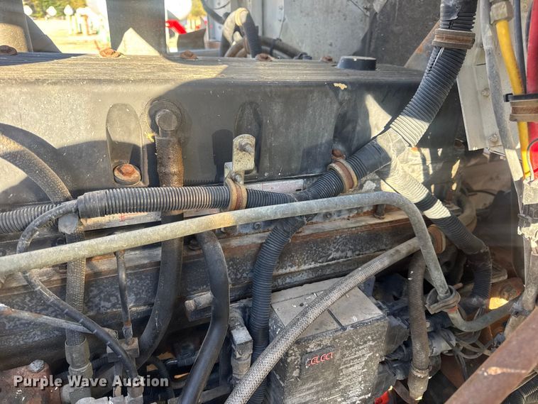 image for item DW6663 1996 International Paystar 5000 fertilizer delivery truck