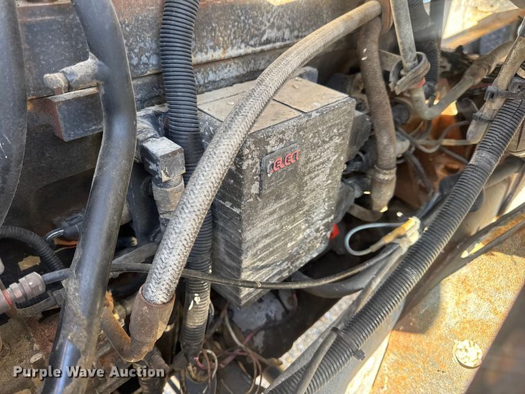 image for item DW6663 1996 International Paystar 5000 fertilizer delivery truck