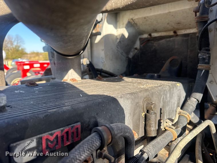 image for item DW6663 1996 International Paystar 5000 fertilizer delivery truck