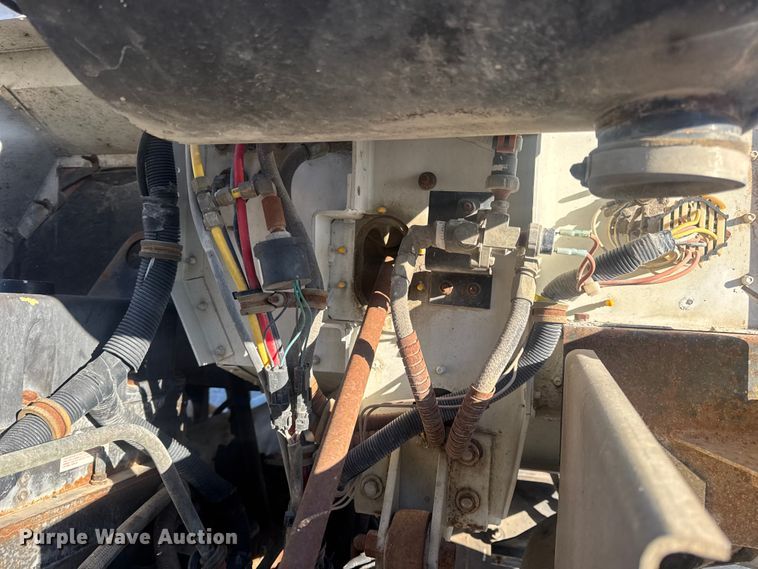 image for item DW6663 1996 International Paystar 5000 fertilizer delivery truck