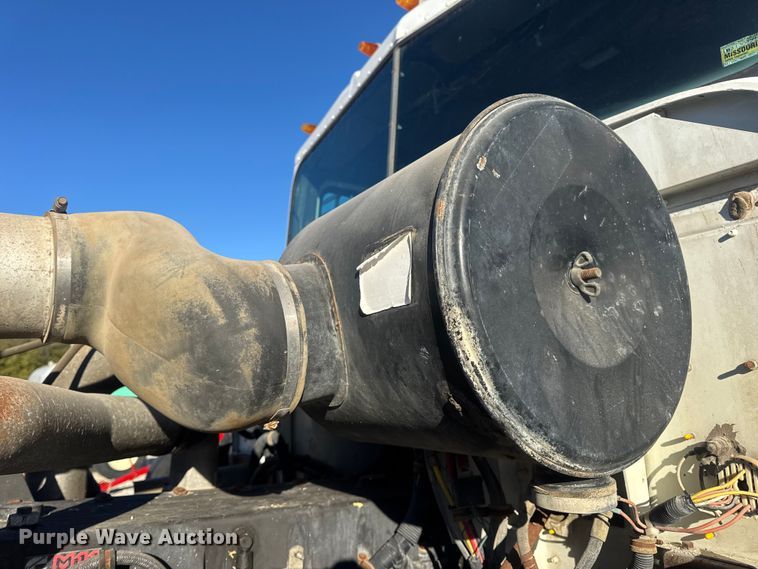 image for item DW6663 1996 International Paystar 5000 fertilizer delivery truck