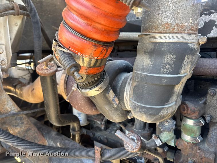 image for item DW6663 1996 International Paystar 5000 fertilizer delivery truck