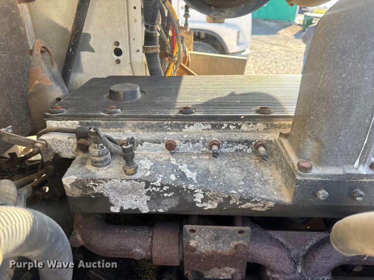 image for item DW6663 1996 International Paystar 5000 fertilizer delivery truck