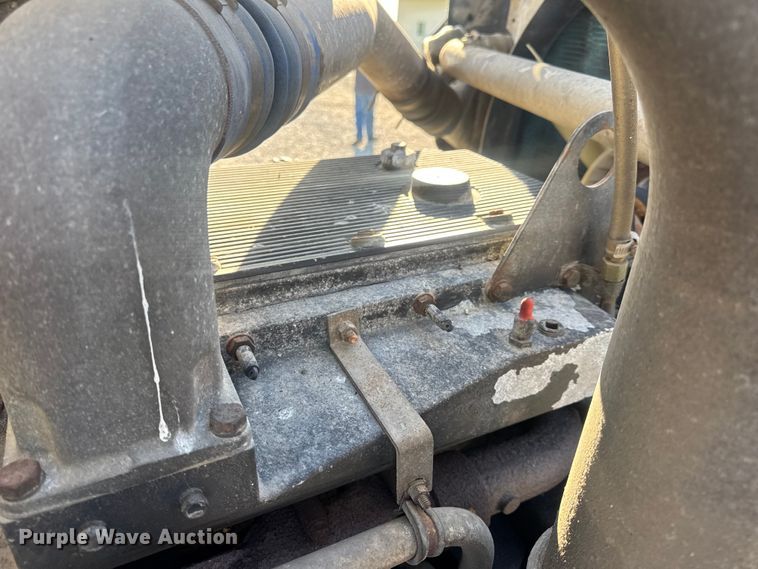 image for item DW6663 1996 International Paystar 5000 fertilizer delivery truck