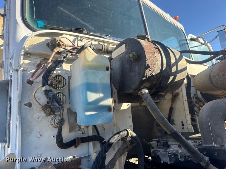 image for item DW6663 1996 International Paystar 5000 fertilizer delivery truck