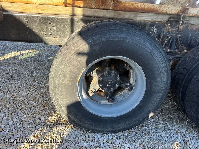 image for item DW6663 1996 International Paystar 5000 fertilizer delivery truck