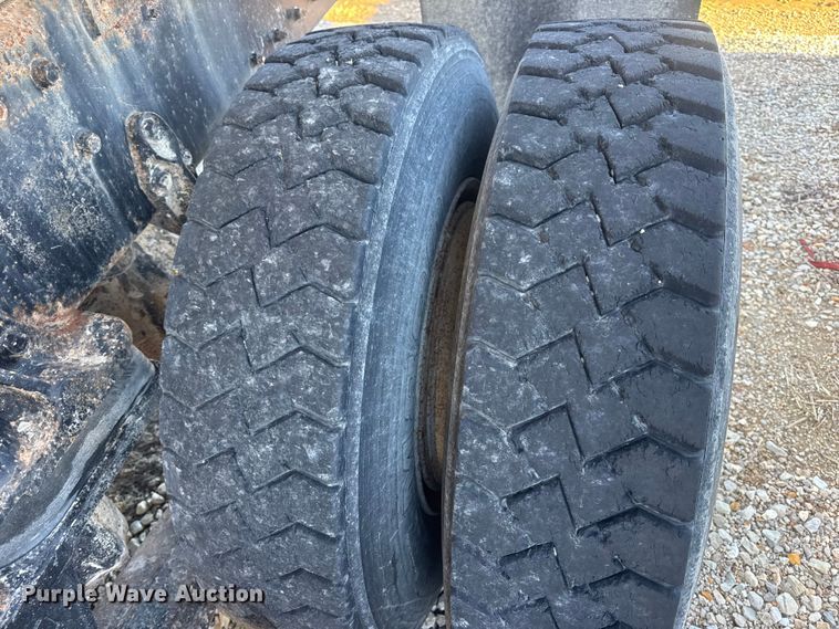 image for item DW6663 1996 International Paystar 5000 fertilizer delivery truck