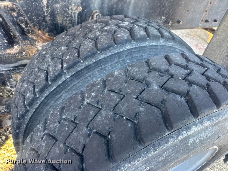 image for item DW6663 1996 International Paystar 5000 fertilizer delivery truck