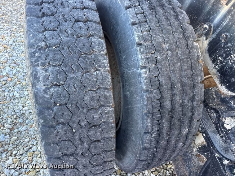 image for item DW6663 1996 International Paystar 5000 fertilizer delivery truck