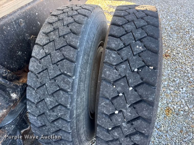 image for item DW6663 1996 International Paystar 5000 fertilizer delivery truck