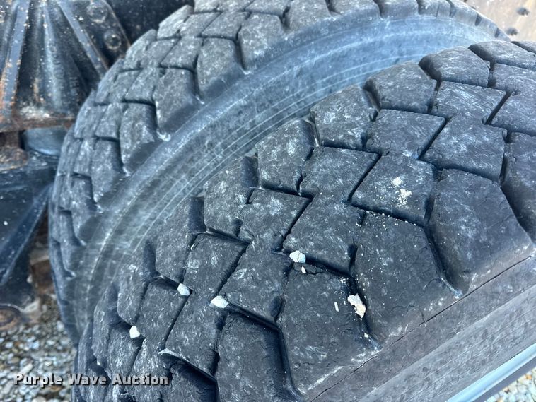 image for item DW6663 1996 International Paystar 5000 fertilizer delivery truck