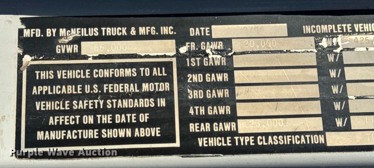 image for item DW6663 1996 International Paystar 5000 fertilizer delivery truck