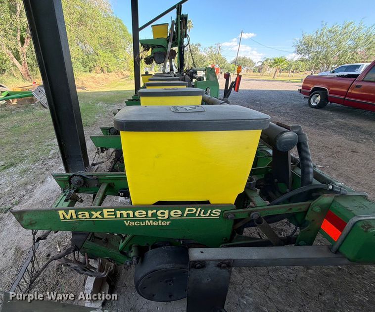 image for item DX5861 John Deere 1700 planter