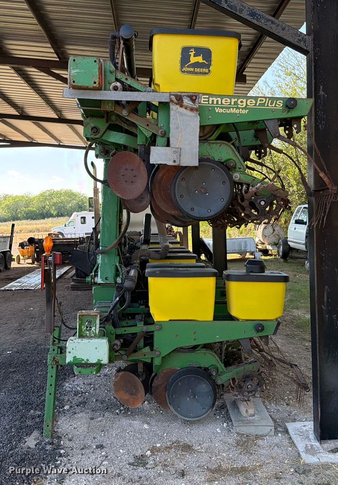 image for item DX5861 John Deere 1700 planter