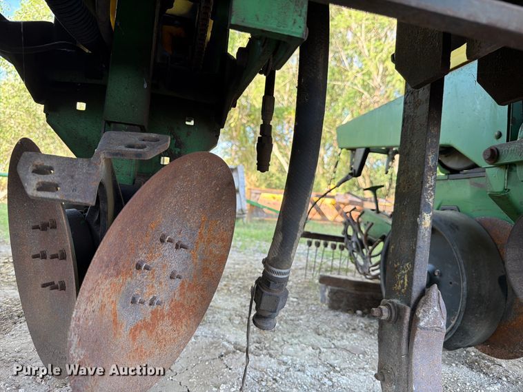 image for item DX5861 John Deere 1700 planter
