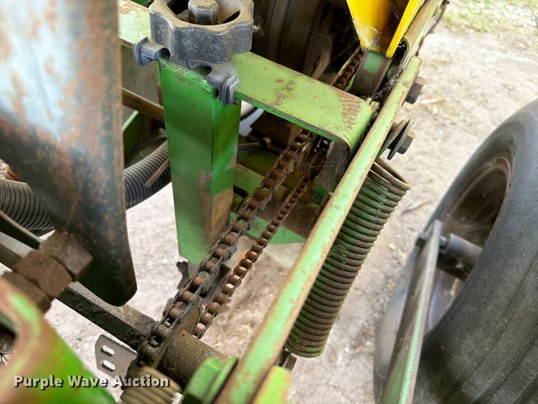 image for item DX5861 John Deere 1700 planter