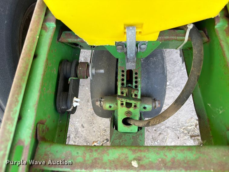 image for item DX5861 John Deere 1700 planter