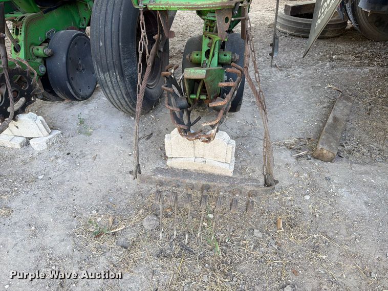 image for item DX5861 John Deere 1700 planter