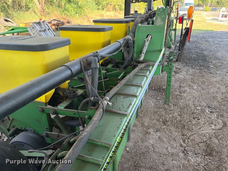 image for item DX5861 John Deere 1700 planter