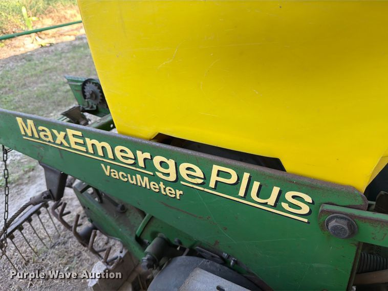 image for item DX5861 John Deere 1700 planter