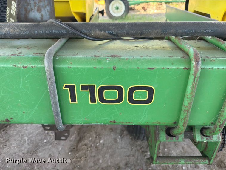 image for item DX5861 John Deere 1700 planter