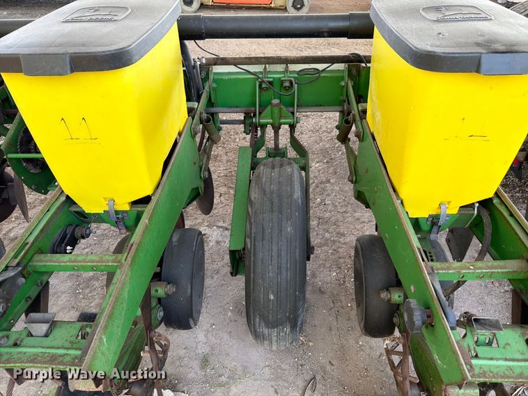 image for item DX5861 John Deere 1700 planter