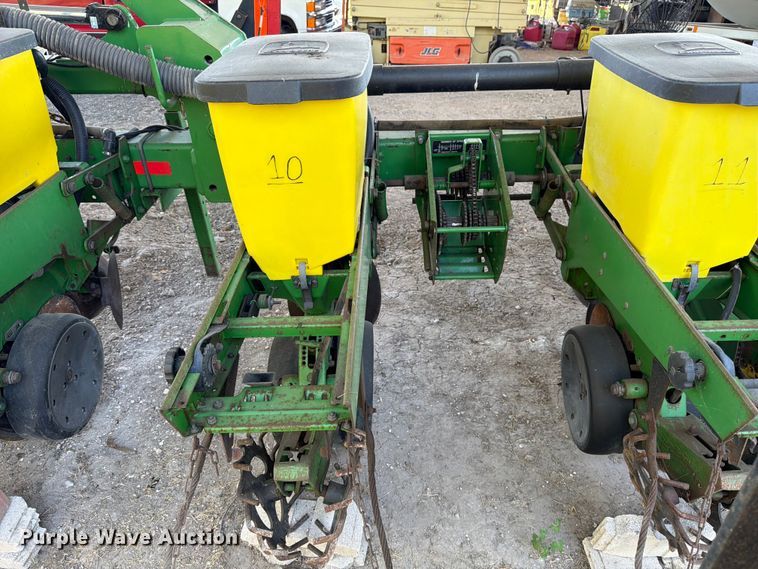 image for item DX5861 John Deere 1700 planter