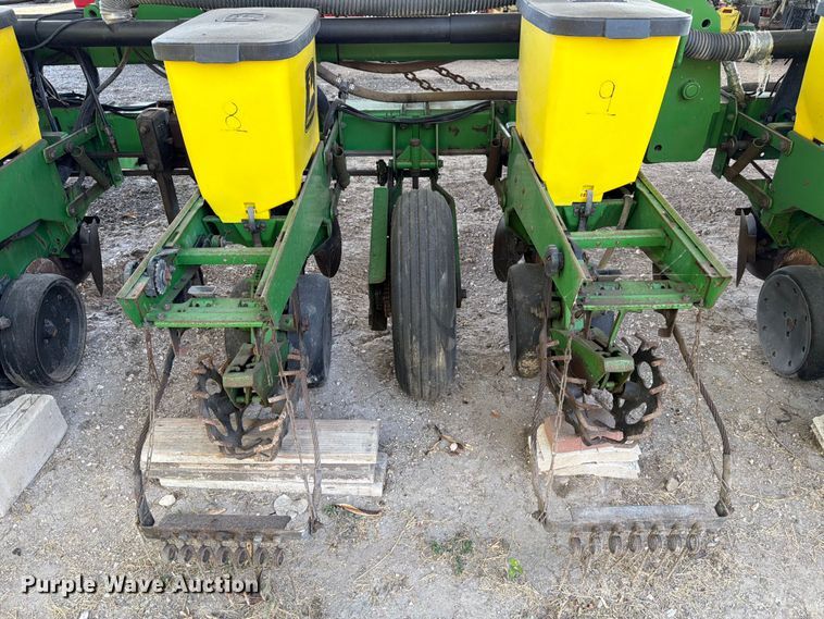 image for item DX5861 John Deere 1700 planter